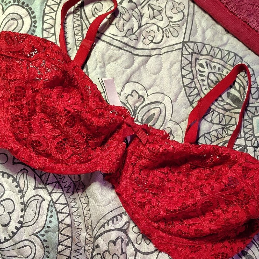 Victoria's Secret Vibrant Red Lace Bra